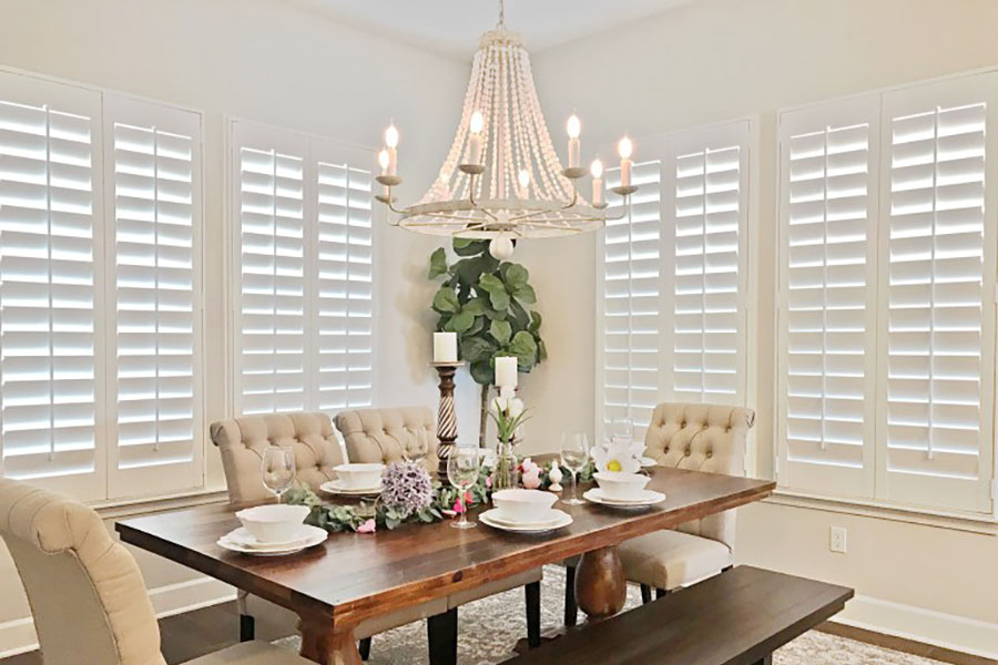 https://www.sunburstshutterssacramento.com/corporate/uploads/Faux-vs-real-woodShutters04.jpg